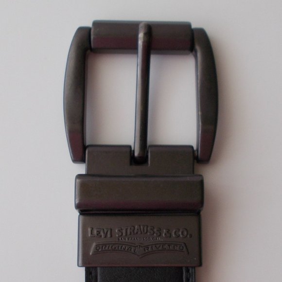 Levi's Men's Reversible 36/90 Black/Brown Ratchet Belt EUC - Picture 3 of 12